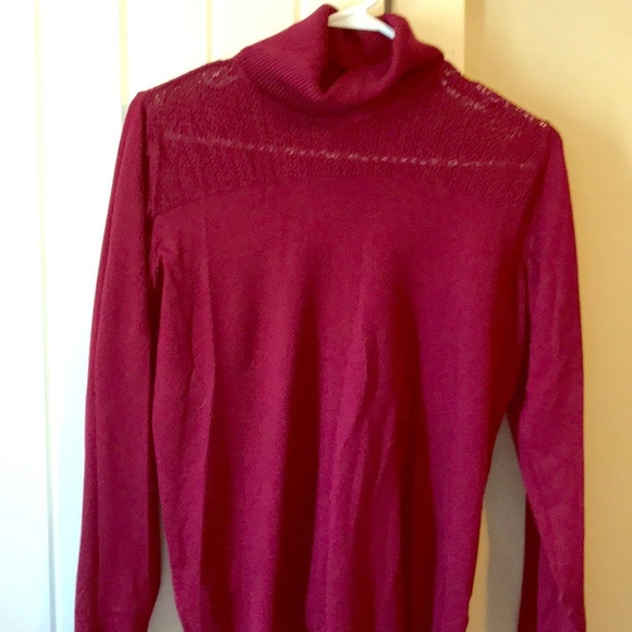 Burgundy turtle neck - Picture 1 of 3